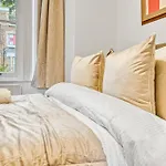 Boutique Stylish 1 Bedroom Apartment - Sleeps 4